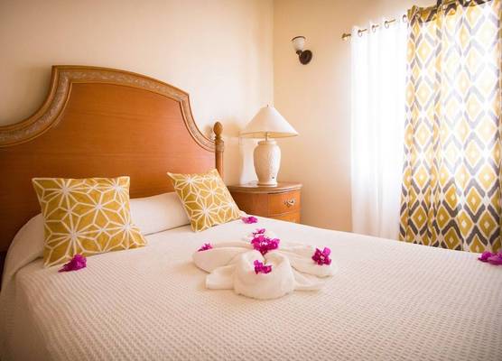 Connie's Comfort Suites 1