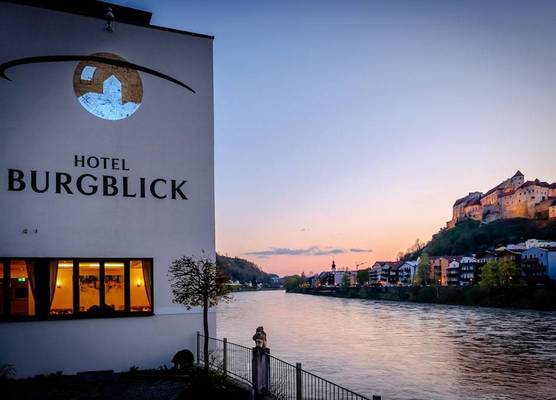 Hotel Burgblick, bei Burghausen 1