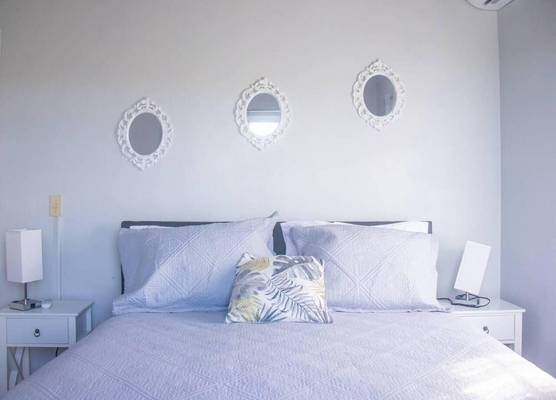 Stylish 2-Bed Sleeps 3 Cosy & Comfortable 1