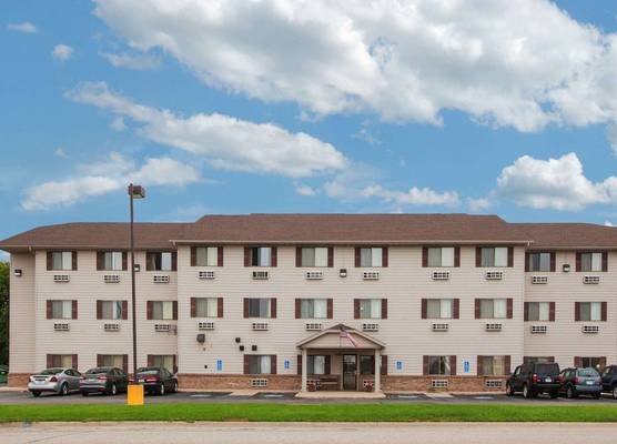 Super 8 by Wyndham Mason City 1