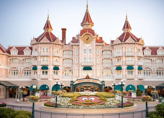 Disneyland Hotel + Tickets 1
