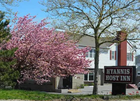 Hyannis Host Inn 1