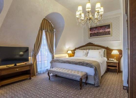 Residence City Garden - Certificate of Excellence Top 10 BEST Five-Stars City Hotels for 2024 awarded by HTIF 1