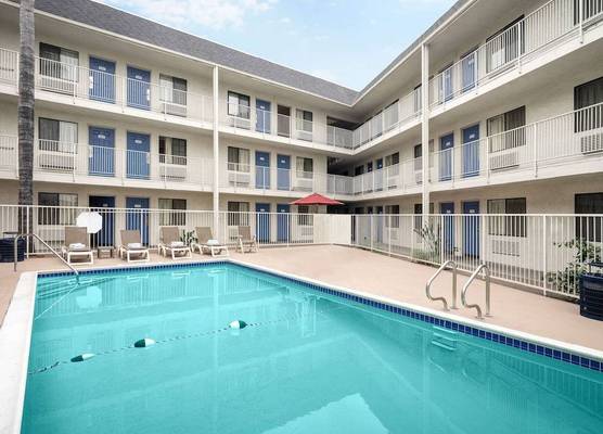 Motel 6 Buena Park, CA - Knotts Berry Farm - Disneyland 1