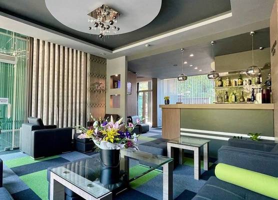 Expo Hotel 1
