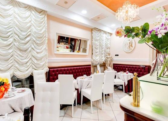 Caroline Suite 1