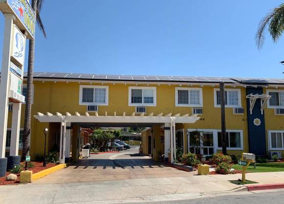 Sandyland Reef Inn 1