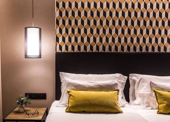 Up Rooms Vic Hotel 1