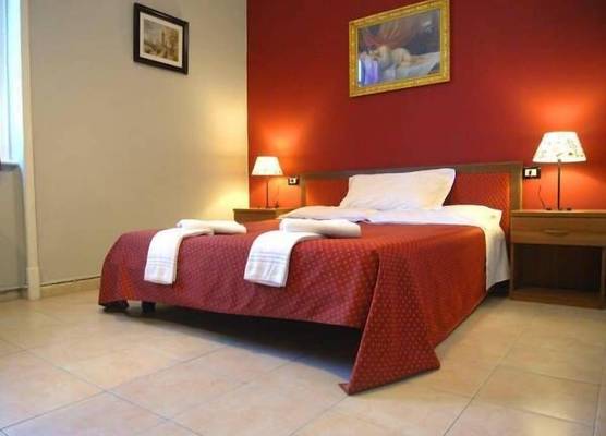 Emmy Hotel 1