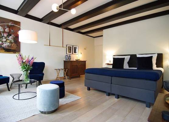 1637: Historic Canal View Suites 1