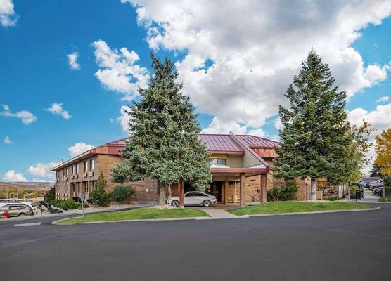 Best Western Plus Landmark Inn 1