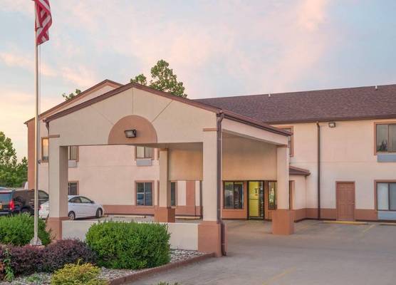 Super 8 by Wyndham Vincennes 1