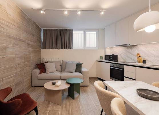 Cozy & Chic Stay Near Metro Station 1
