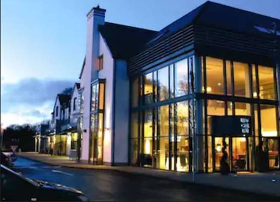 Raheen Woods Hotel 1