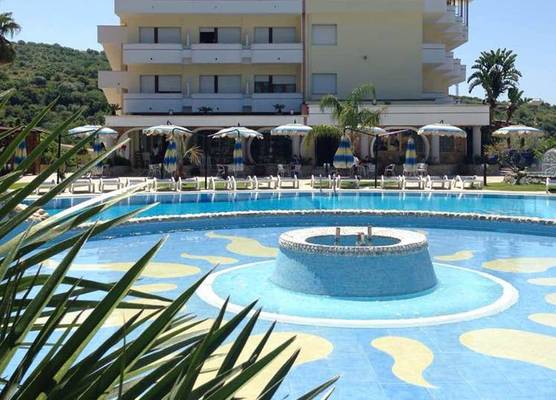 Cliffs Hotel 1