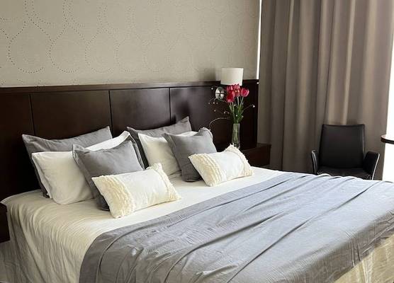 Ian Hotel 1