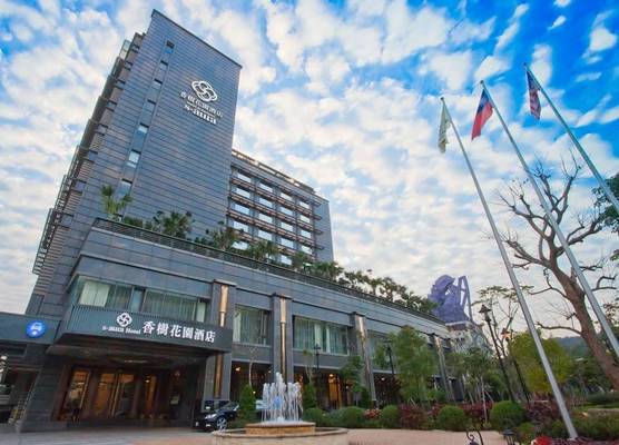 S Aura Hotel 1