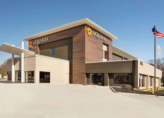 La Quinta Inn & Suites by Wyndham St Louis Route 66 1