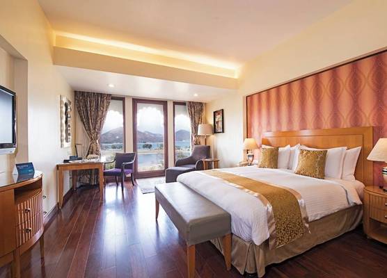 Radisson Blu Udaipur Palace Resort & Spa 1