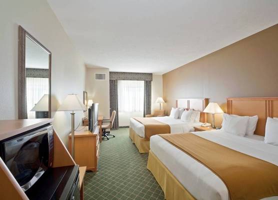 Holiday Inn Express & Suites LINCOLN SOUTH by IHG 1
