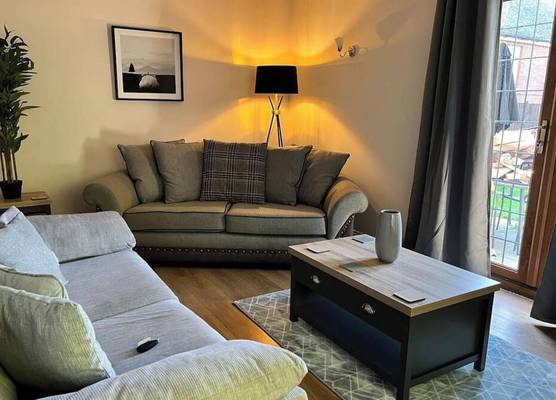 2-bed House - Sleeps 6 - Garden, Parking, Wifi 1