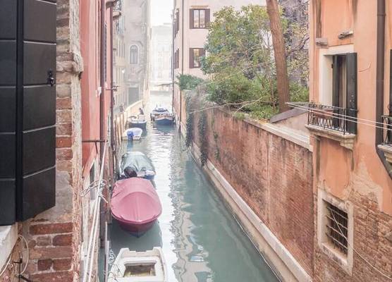 San Polo Canal View Apartments by Wonderful Italy 1