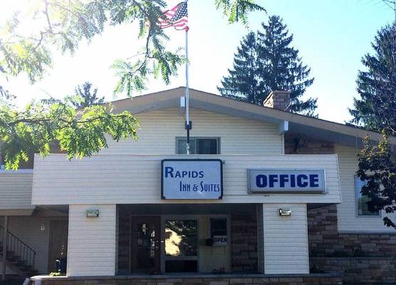 Rapids Inn & Suites 1