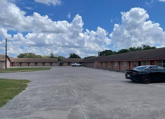 Lakeside inn & suites by OYO Mathis I 37 1