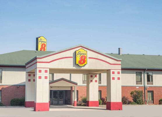 Super 8 by Wyndham Grayson 1