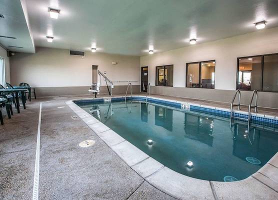 Quality Inn & Suites Mendota near I-39 1