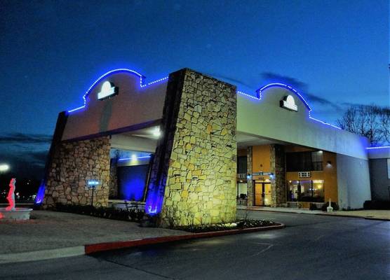 Days Inn by Wyndham Southern Hills/ORU 1