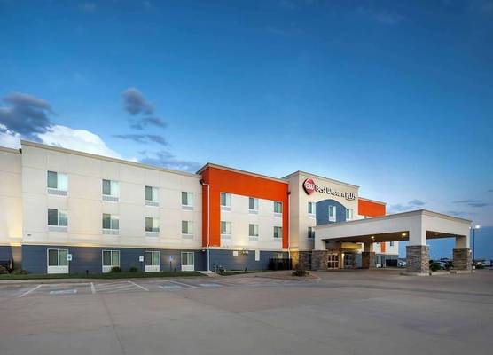 Best Western Plus Pratt 1