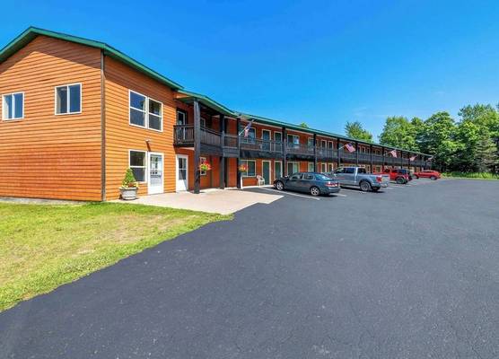 Quality Inn & Suites Munising 1
