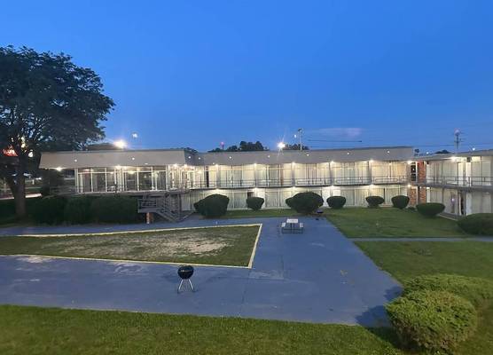 Americas Best Value Inn Rockford 1
