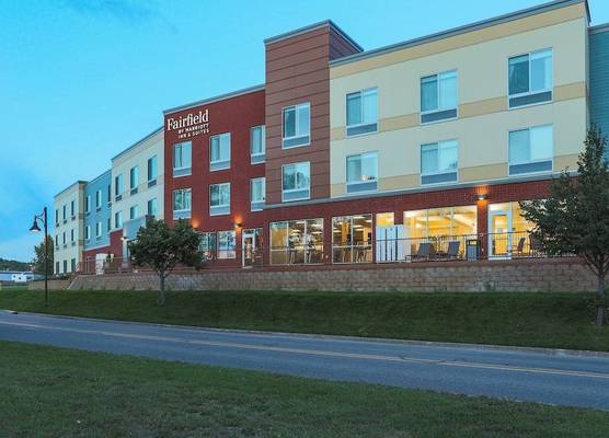 Fairfield Inn & Suites Marquette 1
