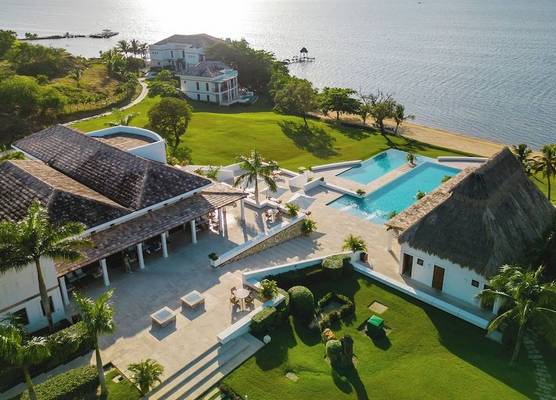 Las Verandas Hotel & Villas 1