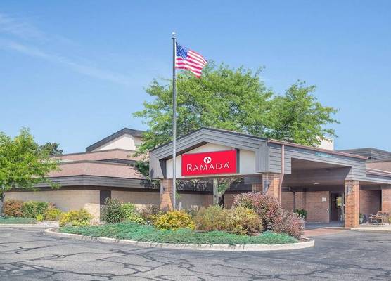 Ramada by Wyndham Waupaca 1