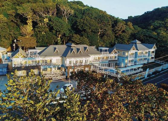 Manta Lodge and Dive Centre 1