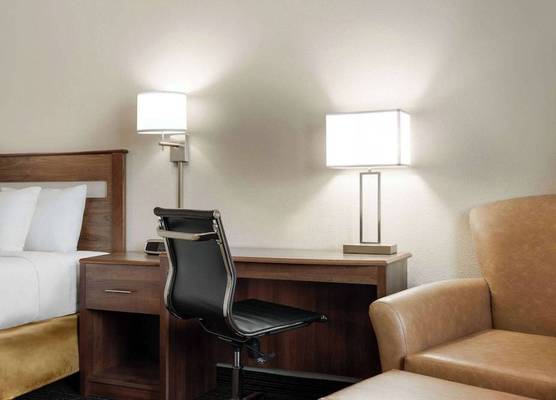 Travelodge by Wyndham Vaughn 1