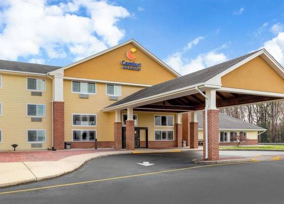 Comfort Inn & Suites Milford 1