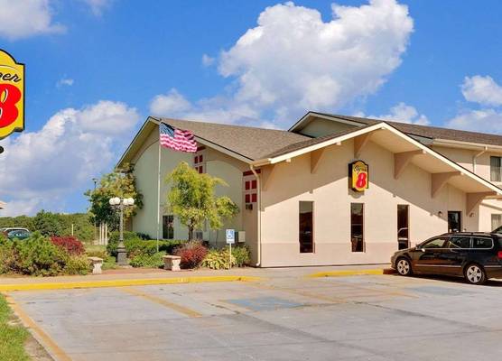 Super 8 by Wyndham Keokuk 1