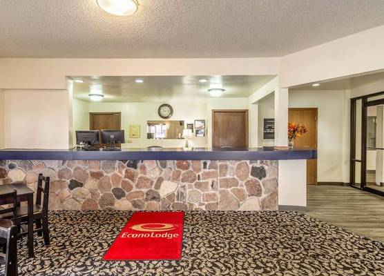 Econo Lodge Waupaca 1