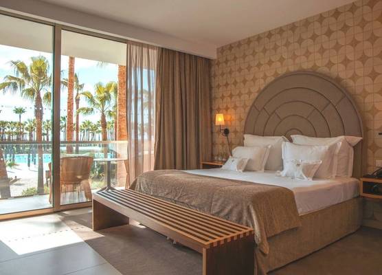 Wine & Books by the Sea, Algarve Resort 1