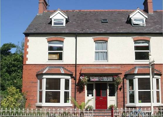 Llangollen Hostel - The Whole Bedroom - Self Catering Facilities 1