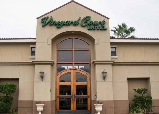 Vineyard Court Designer Suites Hotel 1
