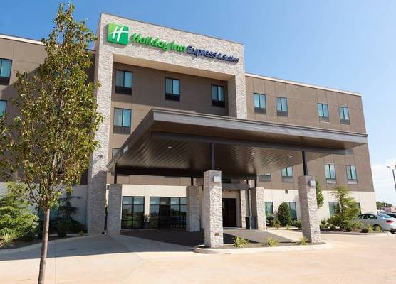 Holiday Inn Express & Suites KINGFISHER by IHG 1