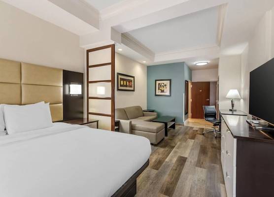Best Western Plus JFK Inn & Suites 1