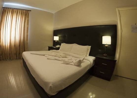 La Maison Hotel 1
