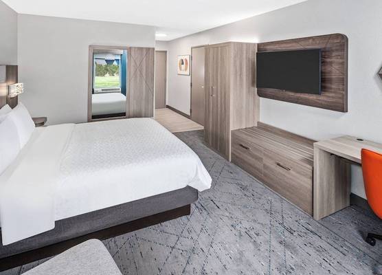 Holiday Inn Express & Suites CHICAGO-ALGONQUIN by IHG 1