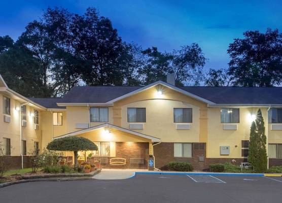 Super 8 by Wyndham Radford VA 1